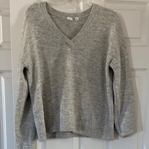 GAP Light Gray V-Neck Women's Sweater
